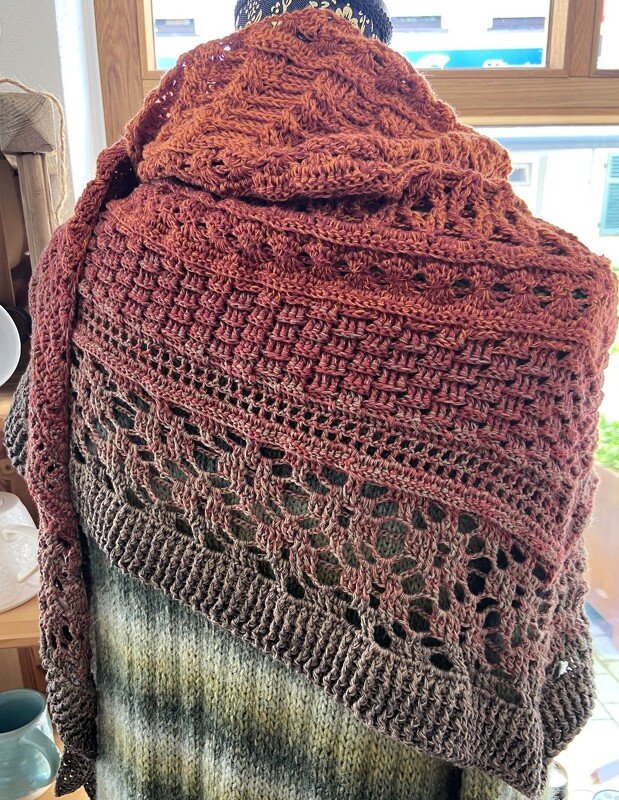 Triangular scarf „Chaloma BE“ – Crochet Pattern