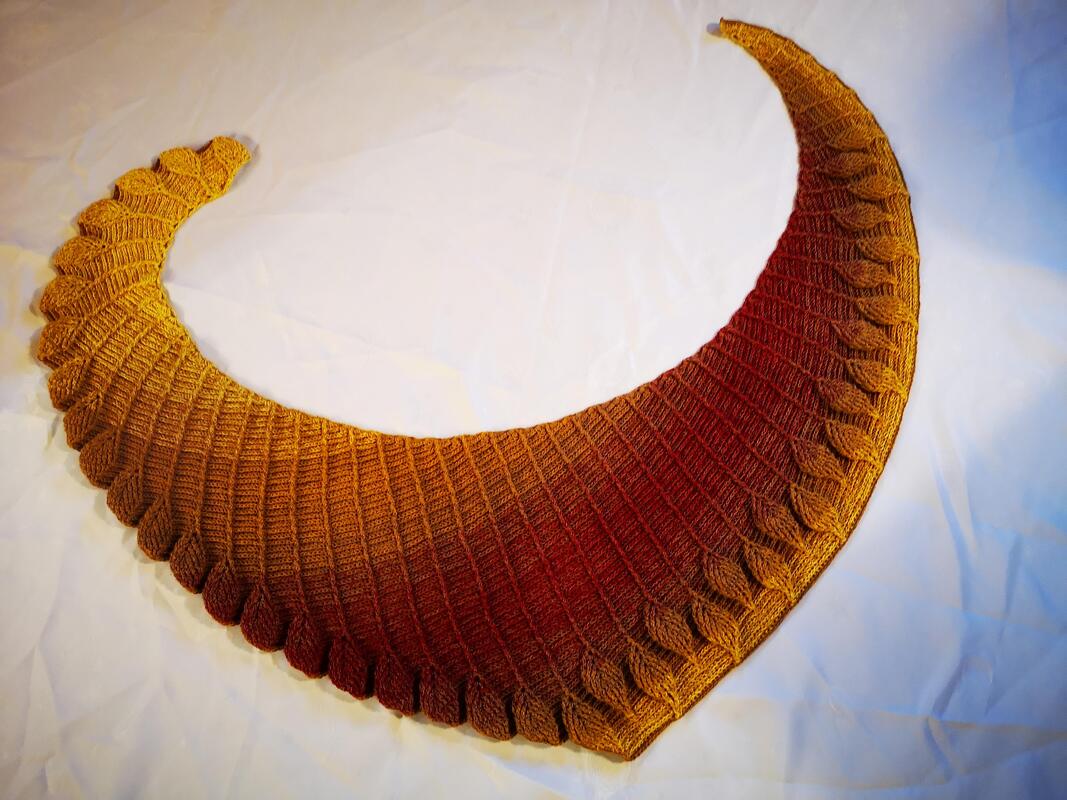 Leaves Swirl- Häkelanleitung für das flache Kuscheltuch