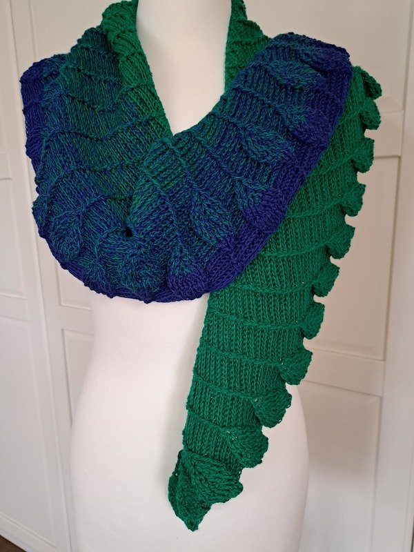 Leaves Swirl- Häkelanleitung für das flache Kuscheltuch