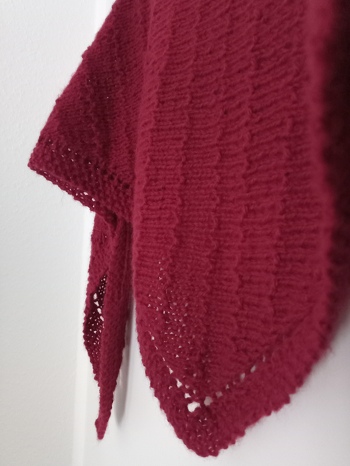 Eine ganz tolle und super gut verständliche Anleitung :-) Ich freue mich sehr über das schöne Tuch. Es ist 180 x 60 cm groß geworden und ich habe knapp 1,5 Knäuel des Garns 