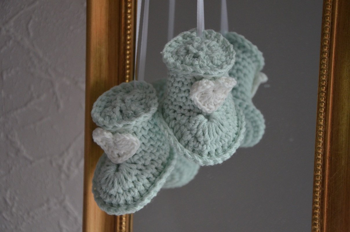 Geschenktip Kleiner Babyschuh für werdenen Papa oder Oma und Opa 