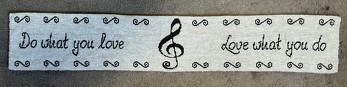 Die Anleitung ist toll gemacht, es macht unfassbar Spaß, diesen Schal zu stricken. Ich habe allerdings das mittlere Motiv abgewandelt.