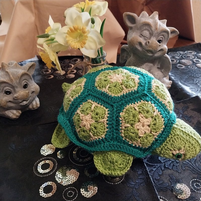 Thilda The Turtle as Pillow or Heat Pad with African Flowers PDF