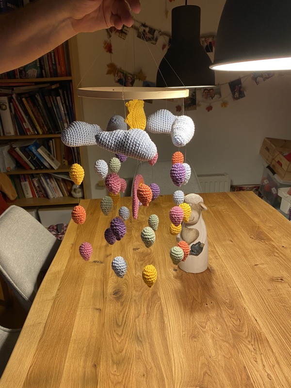 Häkelanleitung - buntes Regenbogen-Mobile