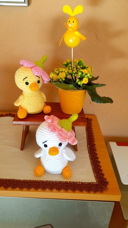 Floret the duckling - amigurumi crochet pattern PDF