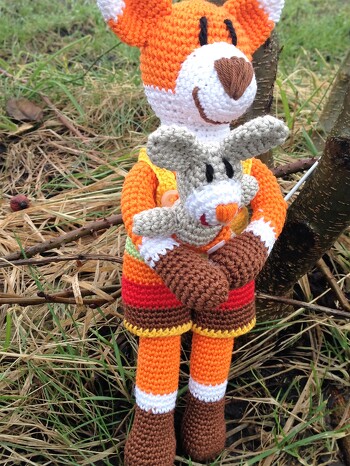 Hab ihn Felix genannt, weil er so glücklich aussieht mit seinem Kuschelhäschen.