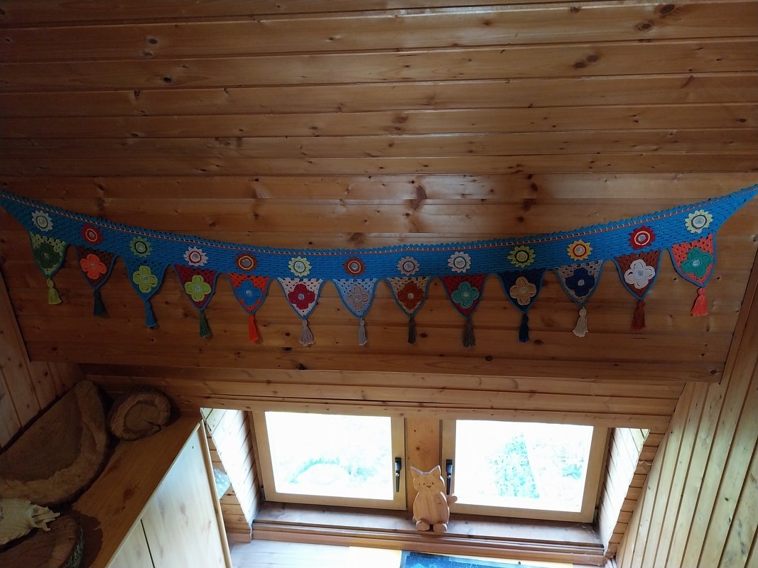 Indische Wimpelgirlande mit kleinen selbst gemachten Spiegelchen