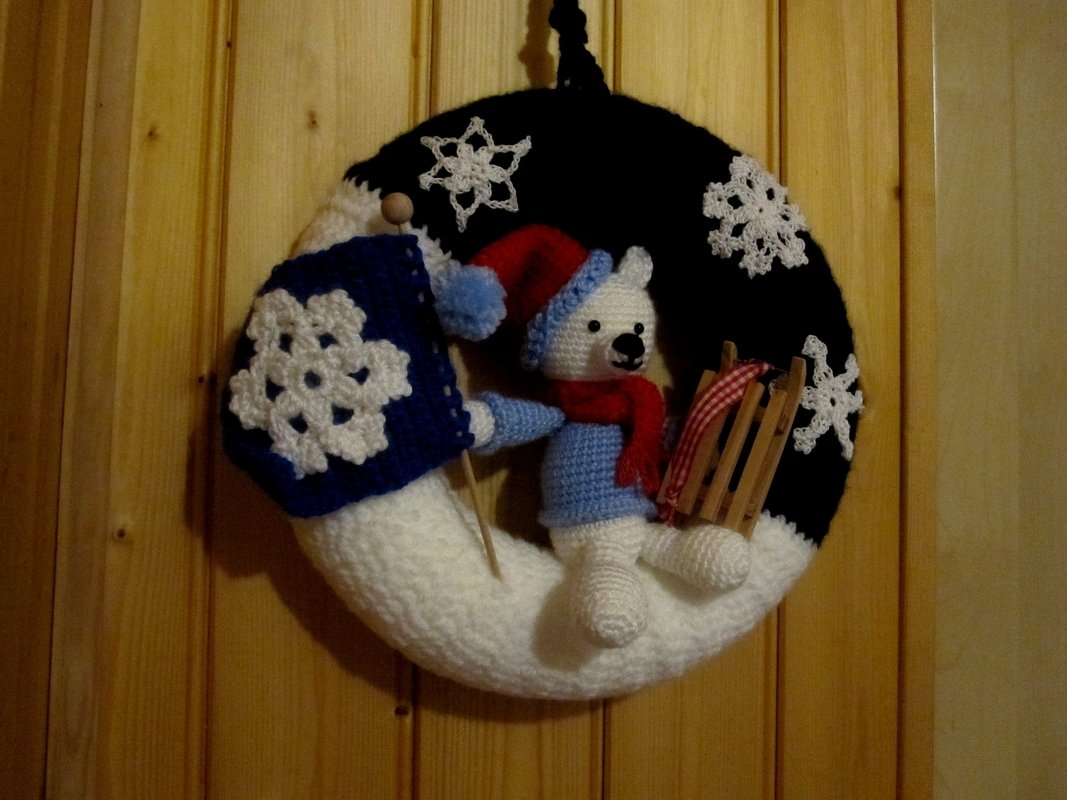 Winter Door Wreath Polar Bear Knut - Crochet Pattern
