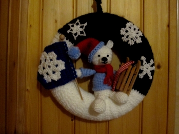 Passend zu unserem nicht vorhandenen Winter demonstriert dieses Bärchen fürSchnee. Na, einige einzelne Flocken fallen ja. Vielleicht wird es doch noch was mit dem Rodeln.