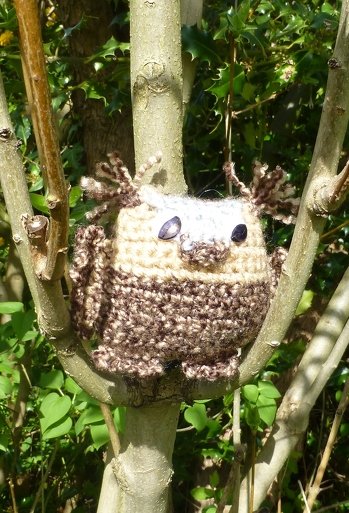 Das ist eine echt schöne Anleitung. Ich werde die Eule auf jeden Fall auch noch in frischen Frühlingsfarben häkeln!