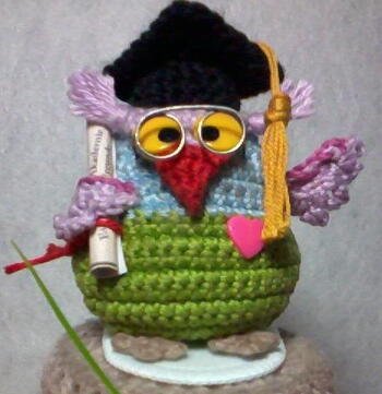 Hier noch eine zweite etwas größere Abbildung meines Professors Eule.
Ich würde mich über eine Meinung von Euch sehr freuen.
Euch allen ein schönes Wochenende und viel Spaß bei Euren Handarbeiten.
MfG
Ruth