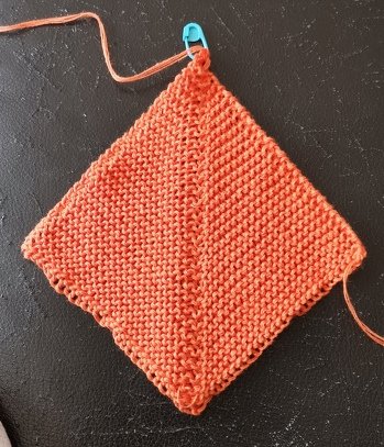 Leider sieht bei mir der erste Teil so aus, was hab ich falsch gemacht? Hab für Größe 42/44 30 Maschen, mm und wieder 30 maschen und jede 2. Reihe 2 m zusammengestrickt