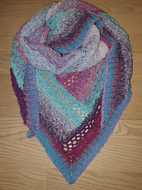 Crochet Pattern Triangular Scarf "Akaste" - Handmade Unique Design