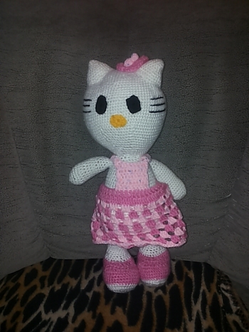 Es hat riesigen Spaß gemacht die Kitty zu häkeln .
Sie ist nicht die schönste aber meine