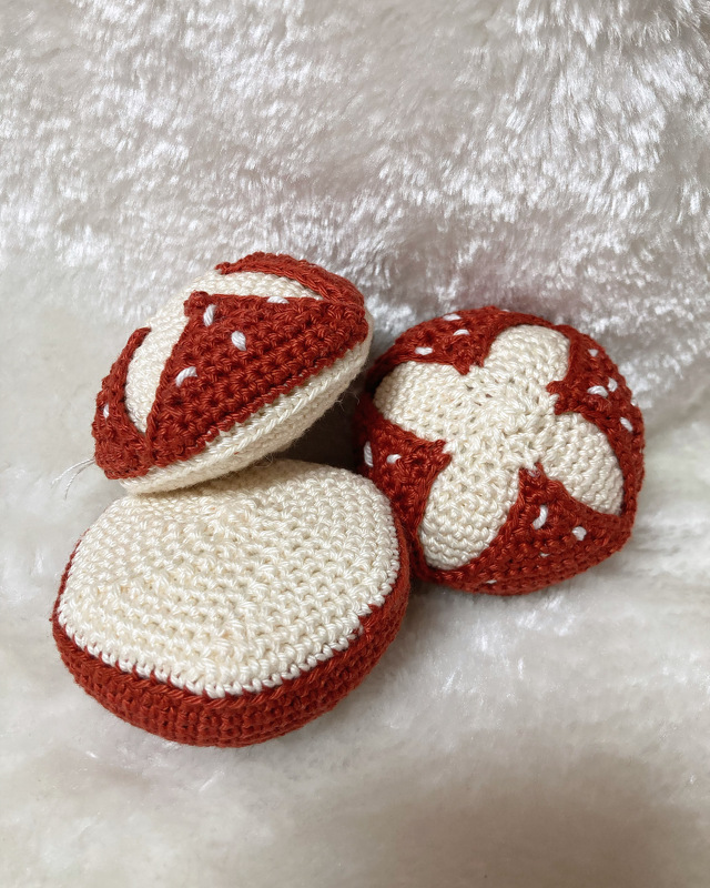 Häkelanleitung "Laugenbrötchen - ganz und halbiert" / super für Wollreste