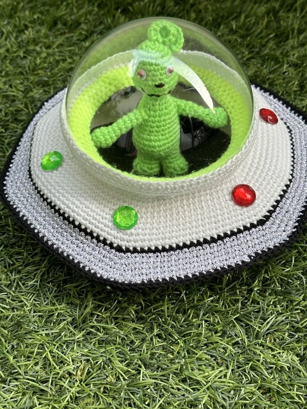 Häkelanleitung UFO mit Alien