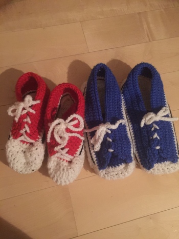 Super Anleitung. Ich bin ein absoluter Anfänger und habe mir mit dieser Anleitung das Häkeln selbst beigebracht. Ich finde, dass sich das Ergebnis sehen lassen kann, vor allem, weil ich nicht genau die vorgeschlagene Wolle verwendet habe.