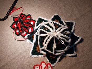 Die Blume ist eine echte Wunderblume. Egal in welcher Größe,  Farbe, oder Wollart, jeder freut sich über eine Blume als Geschenk.