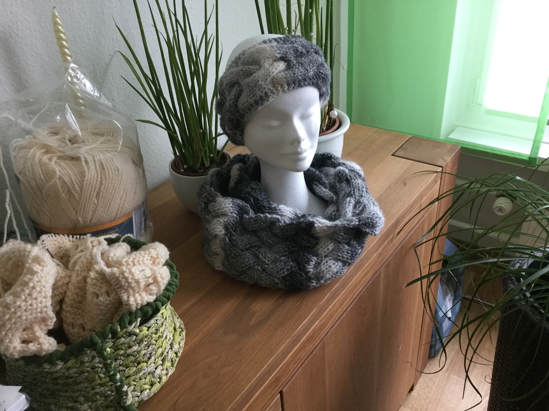 Einfache Häkelanleitung für Schal, Dreieckstuch, Schalkragen, Kragen, Halswärmer, Halstuch, Loop, Rollkragen aus einem Rechteck für Anfänger von Oksik