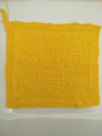 Sehr schöne Anleitung. Wie zu sehen ist habe ich die Fäden noch nicht vernäht.