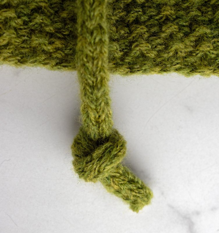 Balaclava-Mütze "Structure" in Cognac mit Bändern Strickanleitung // PDF