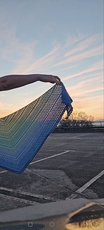 Flaches Dreieckstuch „Sommerlächeln BE“ – Häkelanleitung