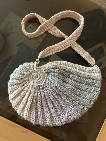 Die Anleitung war gut umzusetzen und die Tasche war schnell fertig. Sie ist super für einen Strandurlaub.