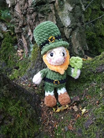 Wem er mit einer 2,5 Nadel zu fummelig ist, häkelt ihn einfach in Chenille mit NS 4. Die Bilder sprechen für sich❣😁