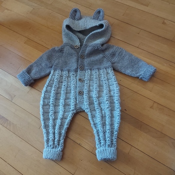 Mit dieser perfekten Anleitung hat es soviel Spaß gemacht, diesen Overall für mein Enkelkind zu stricken !
#baby#Overall#Winter