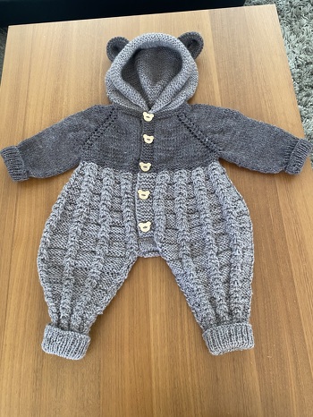 Sehr ausführliche Anleitung 👍. Auch für mittelmäßige Strickerinnen geeignet.