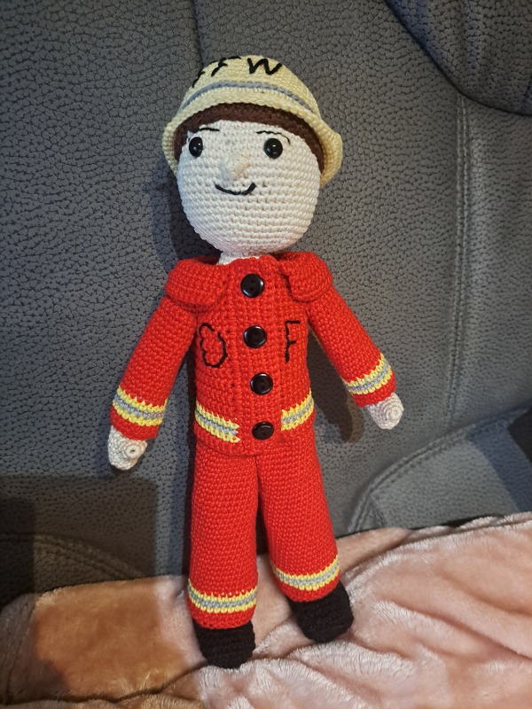 Häkelanleitung Anziehpuppe Feuerwehrmann Florian