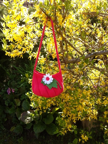 Hallo, hier ist die Tasche "Kürbis" von mir  gehäkelt, und auf Wunsch meiner Enkelin etwas abgewandelt.
Die Anleitung war super nach zu häkeln, danke dafür