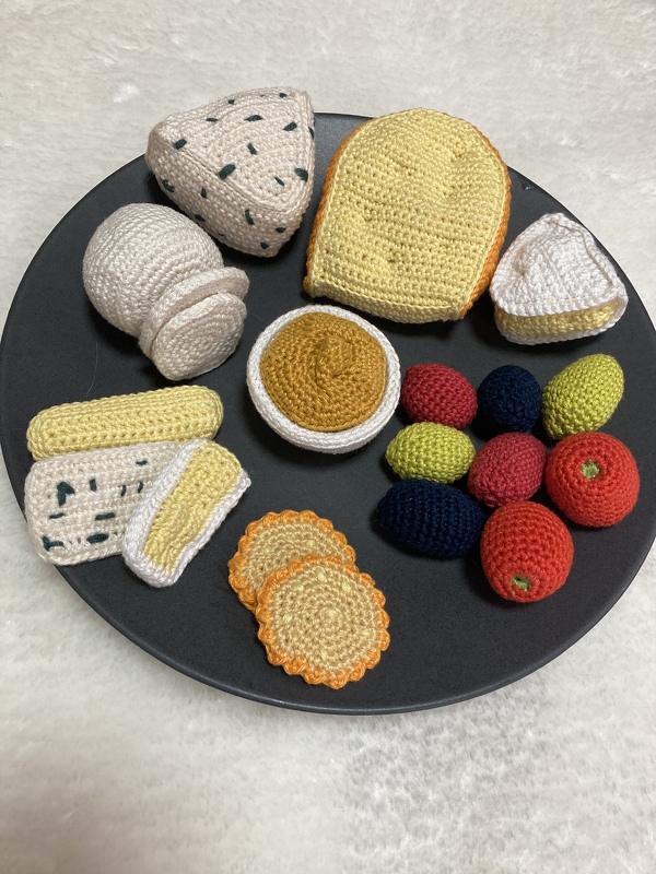 Häkelanleitung "Feine Käseplatte" / super für Wollreste