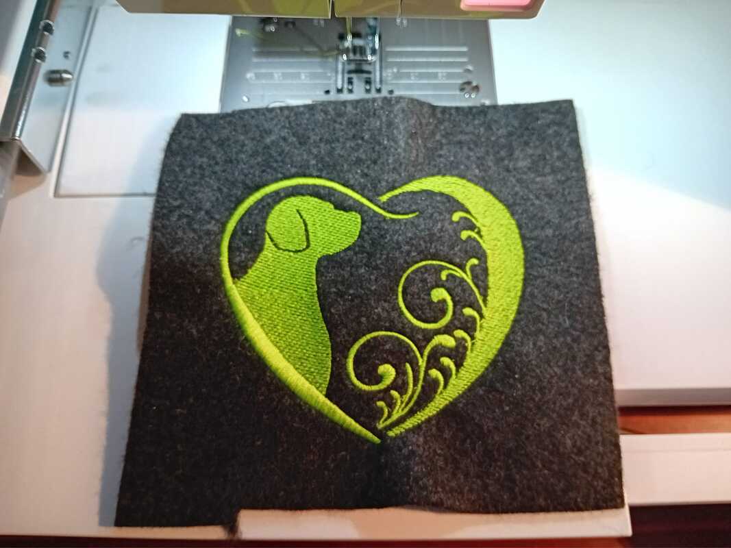 Stickdatei Hundeliebe, Herz Stickdatei 10x10, Maschinensticken