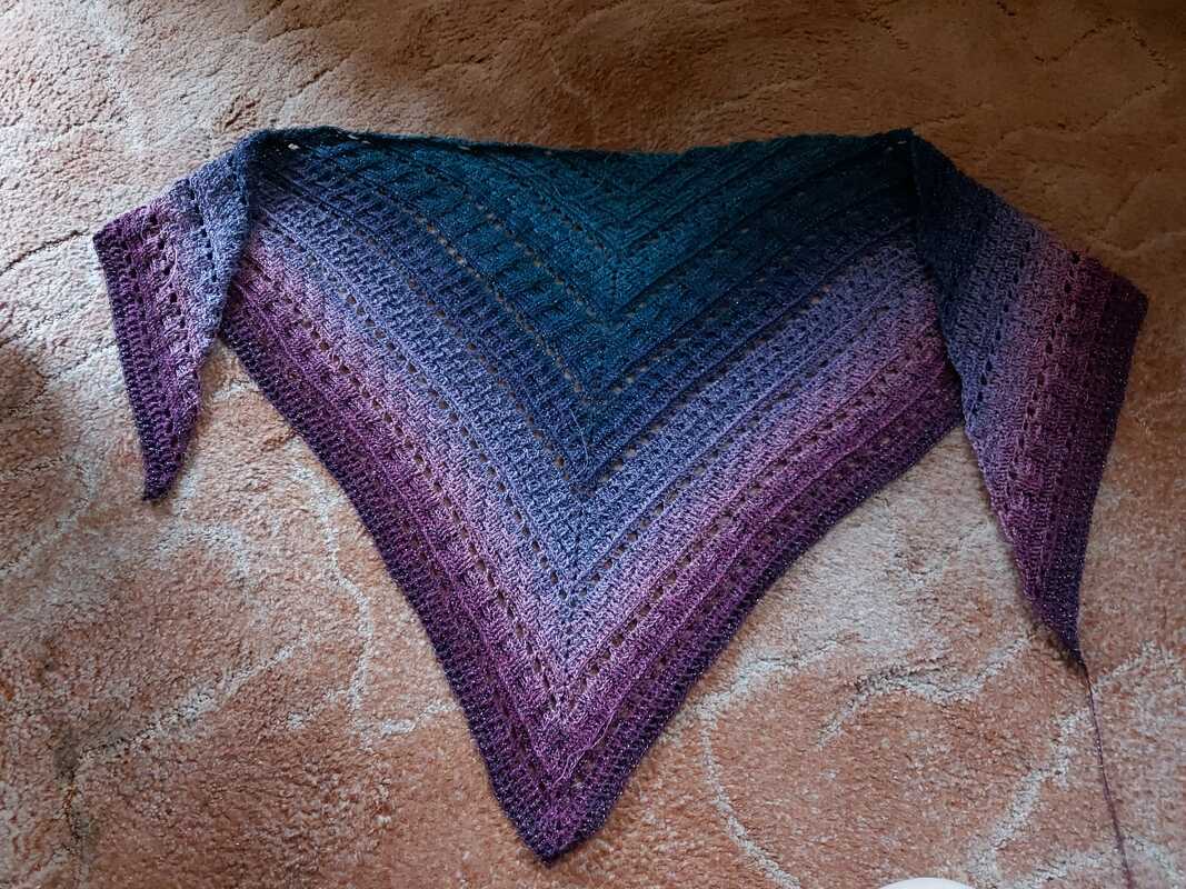 Crochet Pattern Triangular Scarf &quot;Nyx&quot; - individual scarf