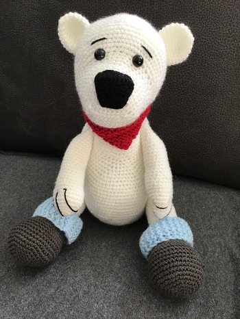 Habe diesen Eisbär ausprobiert ist etwas schwer zu häkeln obwohl ich jeden Tag häkle. Es ist auch nicht beschrieben wo man die Augen und Ohren setzen muss. Ich habe ihn trotzdem fertig bekommen und etwas geändert .