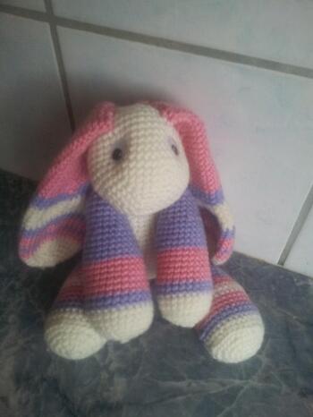 HIer ist unser Hase leider ohne gestickt Augen und Nase da ich das nicht kann aber so sieht er auch toll aus finden die Kids zumindest. Danke für die tolle Anleitung