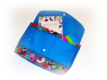 Meiner erste genähte Büchertasche ist in den letzten Tagen fertiggeworden und war wunderbar leicht nachzuarbeiten durch die vielen Schritt-für-Schritt-Erklärungen. Heute habe ich eine zweite Tasche genäht, Fotos folgen. Herzlichen Dank für die tolle Anleitung!