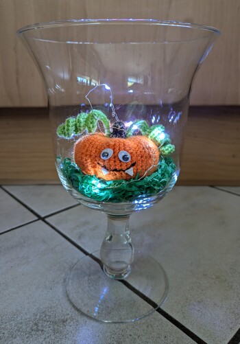 Der Kürbis an sich war kein Problem. Die größte Schwierigkeit war, ein passendes Glas zu finden....