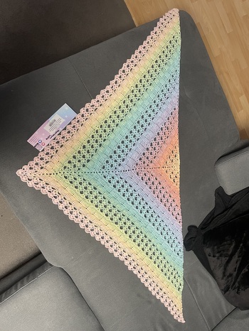 Ich liebe ihre Anleitungen. Dieses Tuch ist Mega😍 Bei Fragen hilft sie wirklich zeitnah. Danke für die tollen Anleitungen und Hilfestellungen.