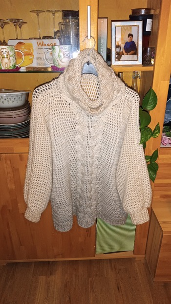 Gehäkelt mit dem Brother in law in umgekehrter folge in 4fadig plus Flauschfaden von Woolypop
# Die Bündchen am Ärmel und unten sind NICHT in der Anleitung. Diese habe ich in Eigenregie hinzugefügt #