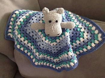 Danke für die schöne und gut beschriebene Anleitung.
Theo wird sich bestimmt freuen über sein Taufgeschenk!