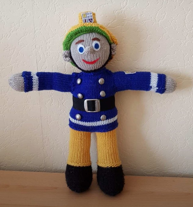 Strickanleitung Feuerwehrmann ca. 40 cm groß