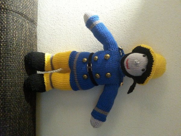 Strickanleitung Feuerwehrmann ca. 40 cm groß