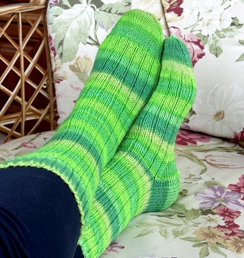 #Sockenweltrekord
Ein paar weiche Socken in Gr. 40 für Liebhaber der Farbe Grün. Gestrickt aus 4-fädigem Garn 
