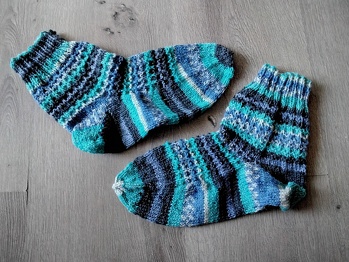Grösse 40 /41, 4- Fach Sockenwolle, Muster Kleines Waffelmuster
#Sockenweltrekord