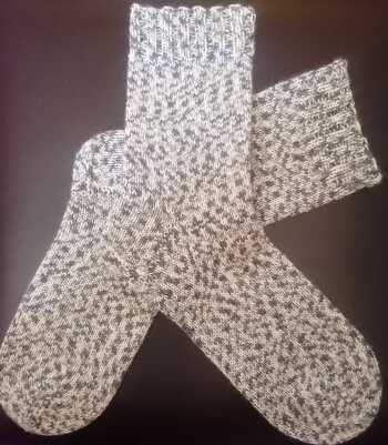 Es ist wieder eine Socke für den #Sockenweltrekord  fertig Gr 41 aus Opal Wolle