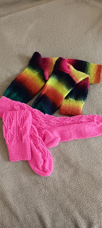 Ich habe 4fad. Garn verwendet und ein Sommer und Winterpaar gestrickt.
#Sockenweltrekord