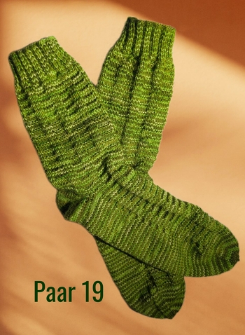 #Sockenweltrekord
Mein 19.Paar aus handgefärbter 6-fach Wolle