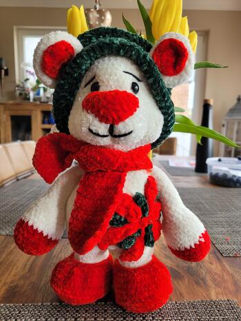 Tolle Anleitung, alles gut umsetzbar , noch fehlen die Perlen, aber das kommt noch :-)